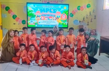 MPLS Hari Kedua Unit TK dalam Sesi Foto Bersama