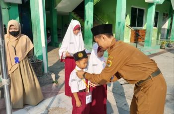 Pembukaan MPLS SD Dengan Penyematan Tanda Pengenal