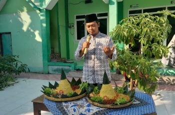 Pembacaan Doa Sebelum Makan Bersama oleh Ustadz Chamdani