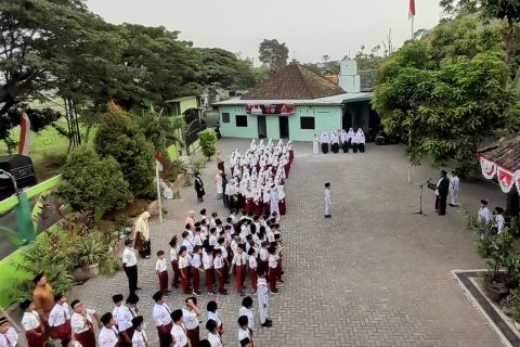 Peserta Upacara Kemerdekaan 17 Agustus 2026 dari SD dan SMP Integral Luqman Al Hakim Purwodadi