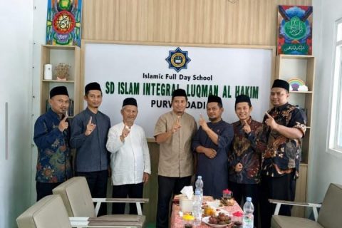 Ngobrol Pendidikan Pengurus Yayasan Amanah Bersama Farhan Siswanto Ketua Deparyemen Pendidikan Dasar dan Menengah Hidayatullah DPP Hidayatullah